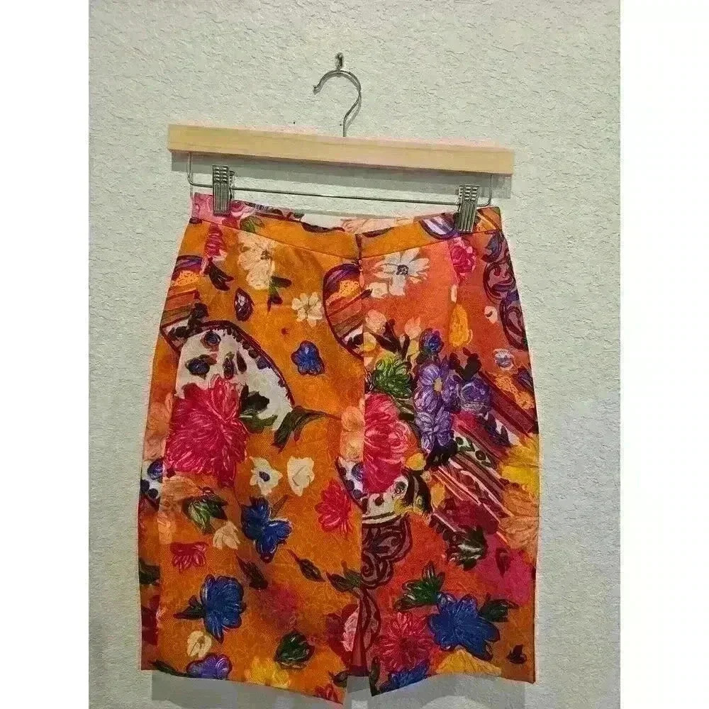 Vintage Floral silk skirt. SZ 6 Carolina Herrera vibes, farm rio vibe. - Picture 2 of 4